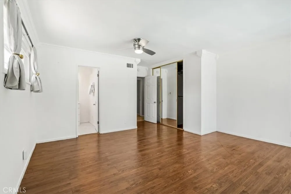 15701 Tuba North Hills, CA 91343