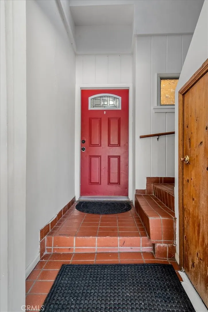 15701 Tuba North Hills, CA 91343