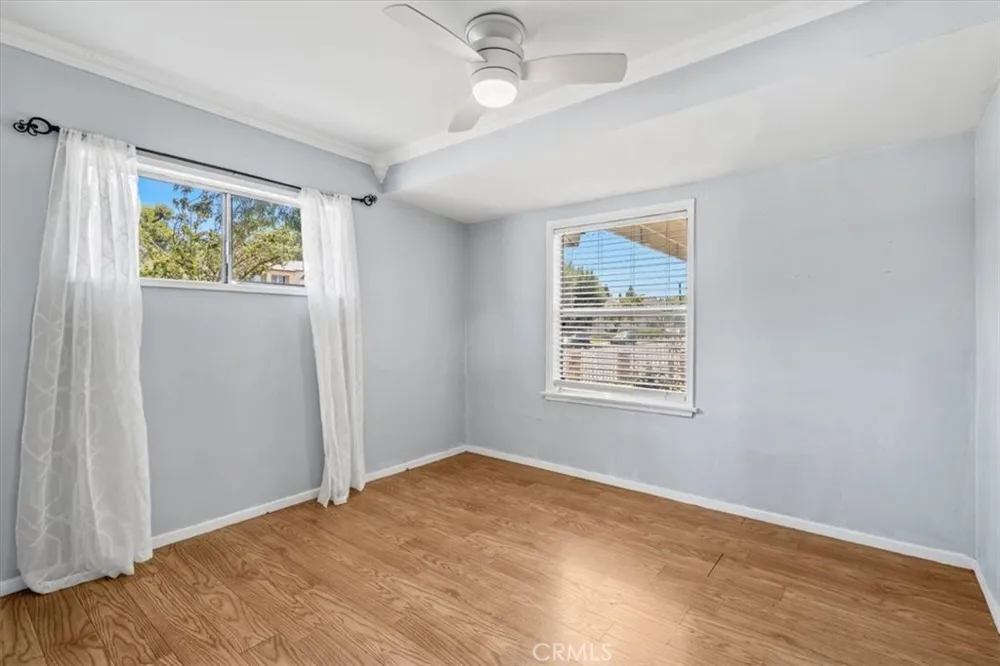 15701 Tuba North Hills, CA 91343