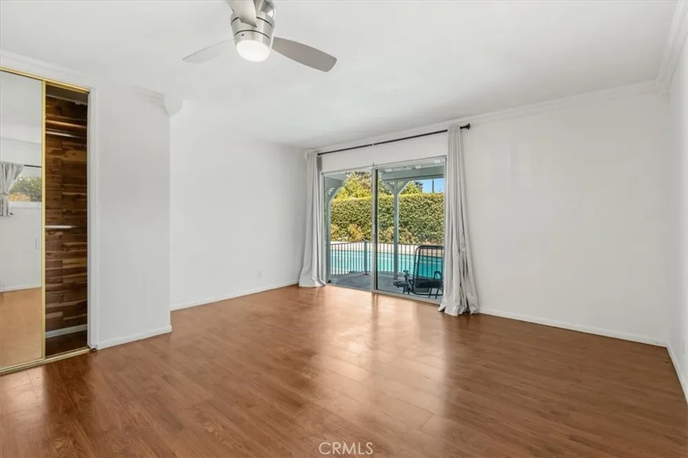 15701 Tuba North Hills, CA 91343