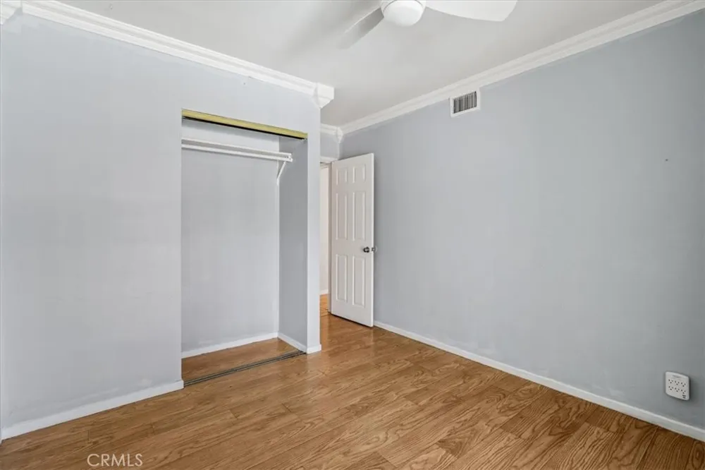15701 Tuba North Hills, CA 91343