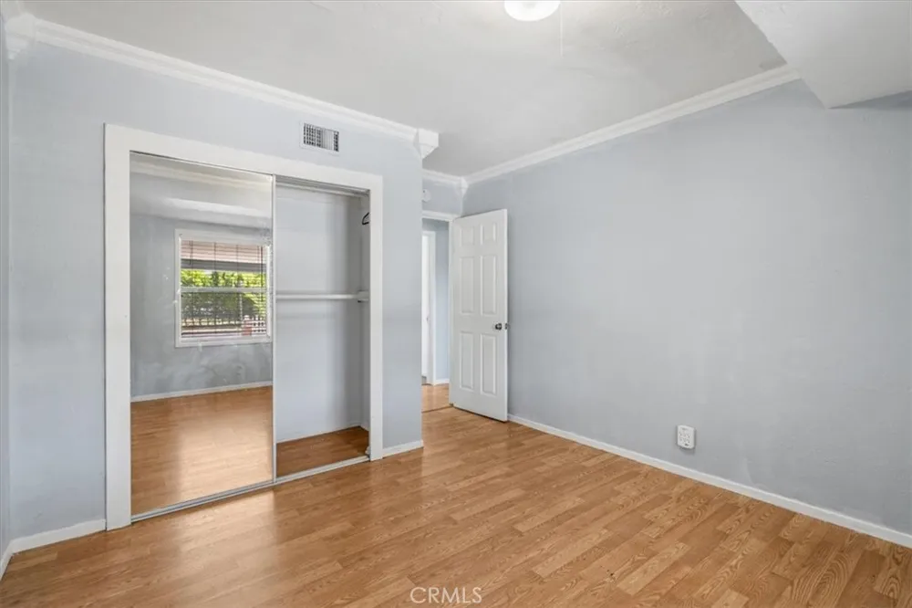 15701 Tuba North Hills, CA 91343