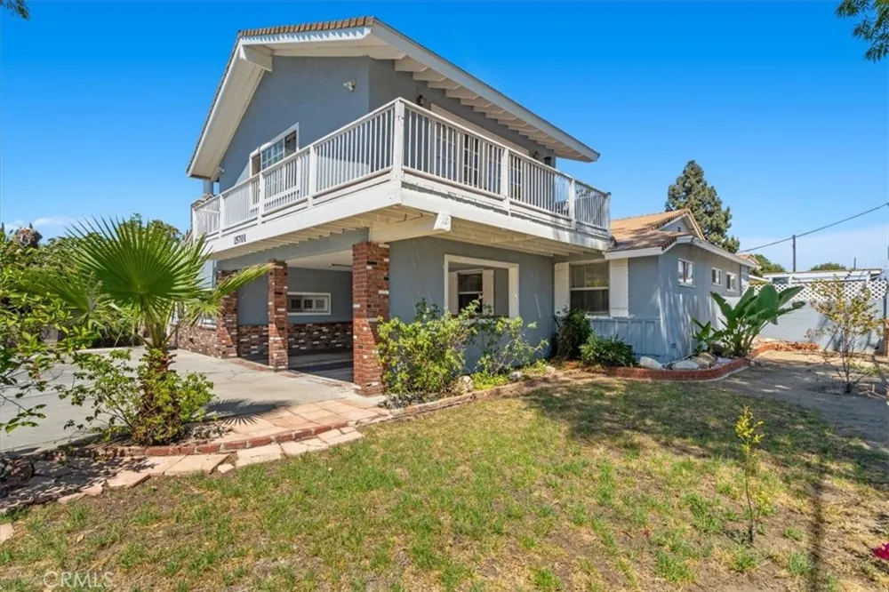 15701 Tuba North Hills, CA 91343
