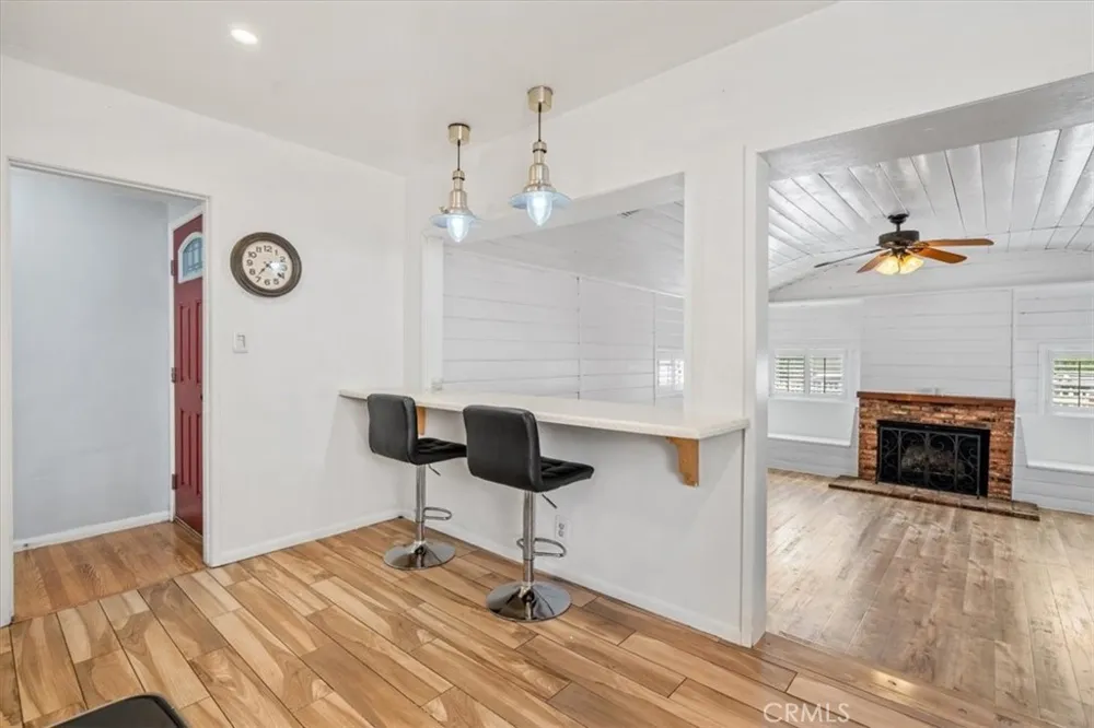 15701 Tuba North Hills, CA 91343