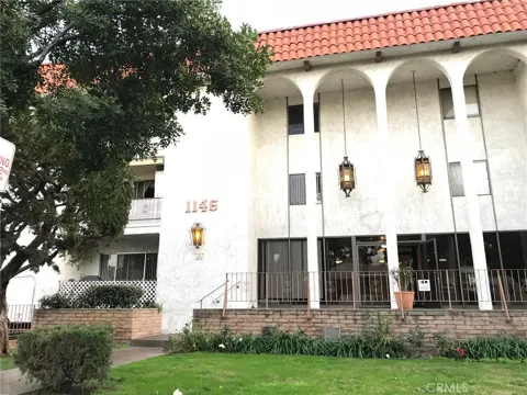 1146 E Lexington