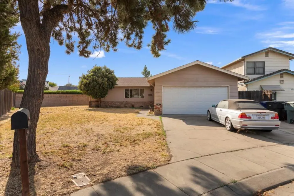 1936 Reseda Lane Modesto, CA 95350