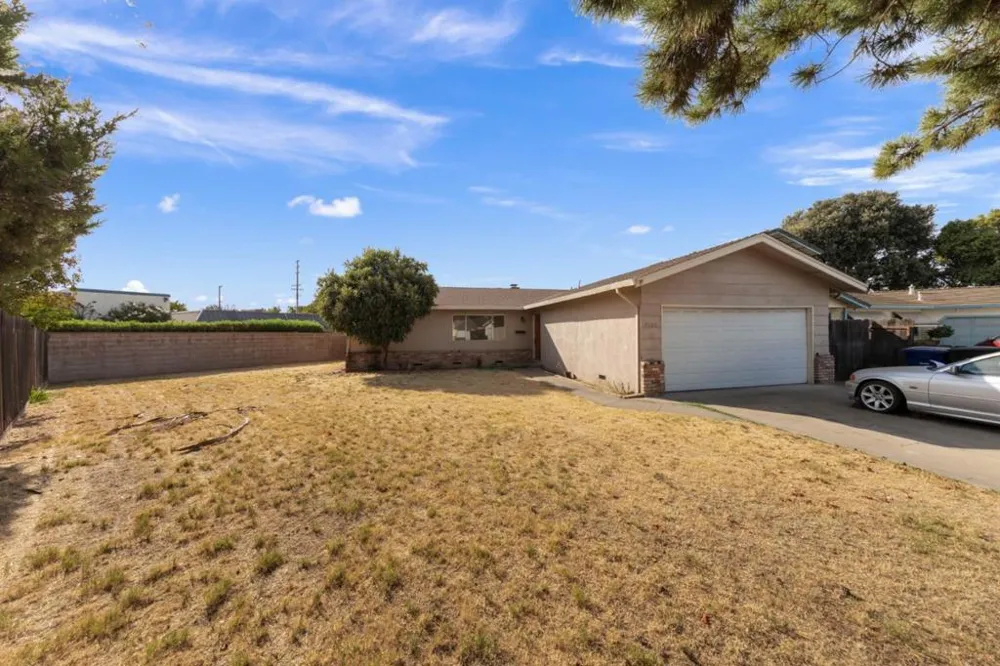 1936 Reseda Lane Modesto, CA 95350