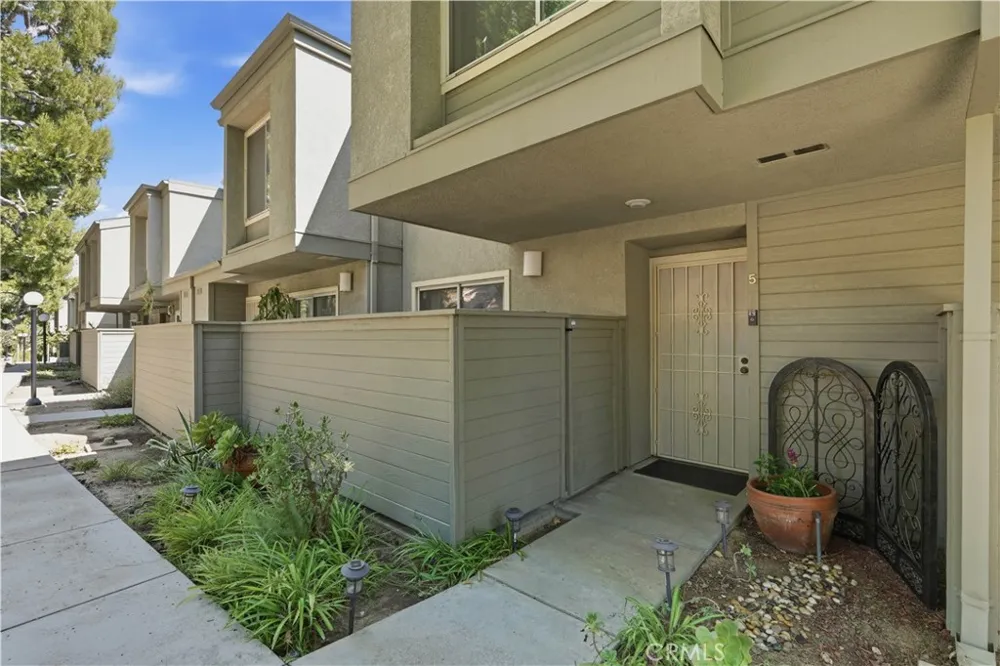 15760 Midwood #5 Granada Hills, CA 91344