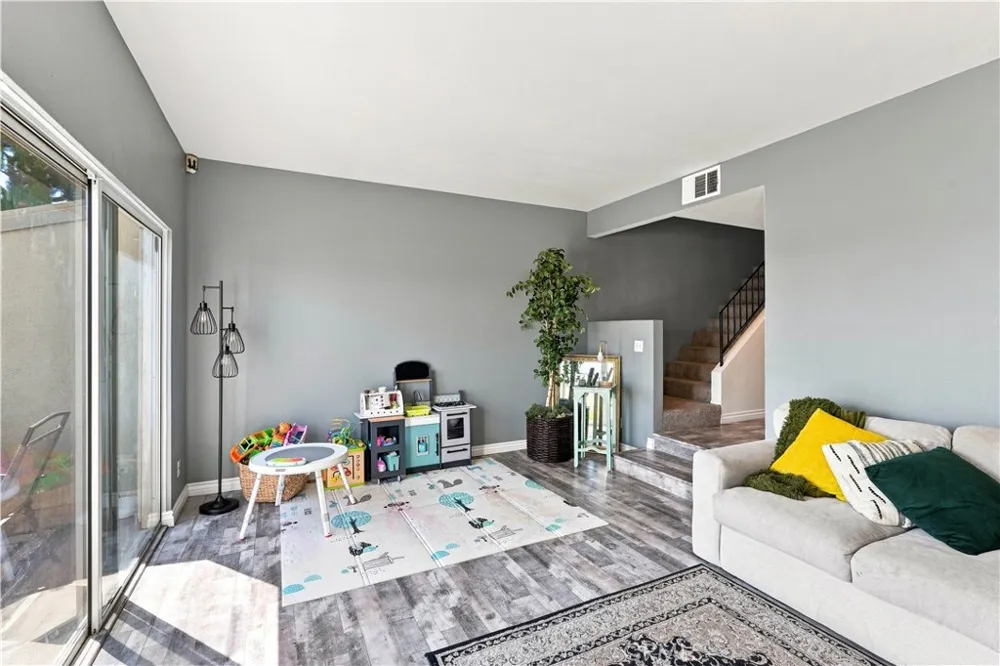 15760 Midwood #5 Granada Hills, CA 91344