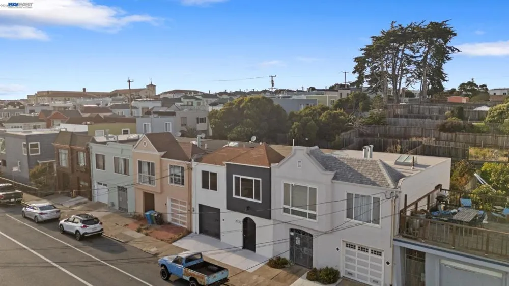2722 Vicente St San Francisco, CA 94116