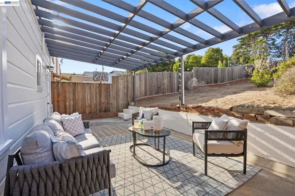 2722 Vicente St San Francisco, CA 94116