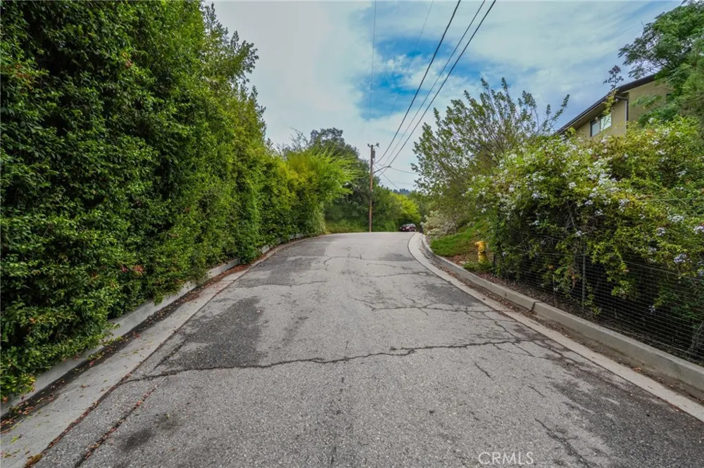 3038 Cornwall Drive Glendale, CA 91206