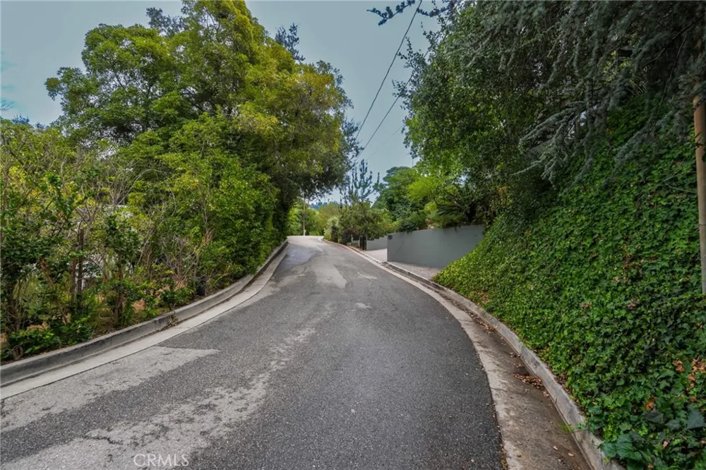 3038 Cornwall Drive Glendale, CA 91206