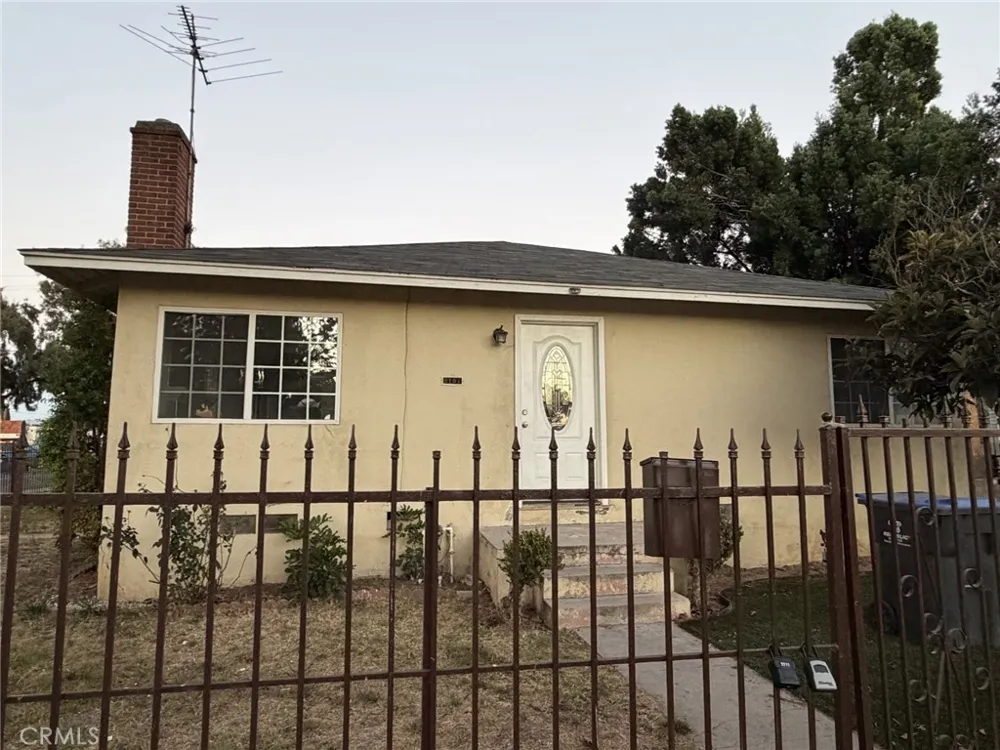 2101 S Sycamore Santa Ana, CA 92707