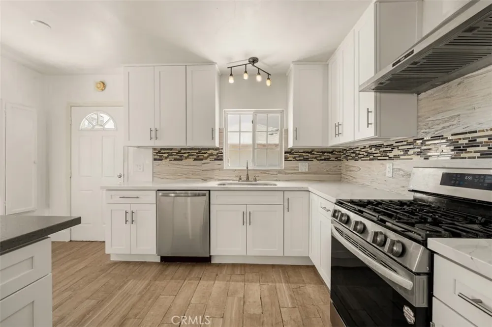 2101 S Sycamore Santa Ana, CA 92707