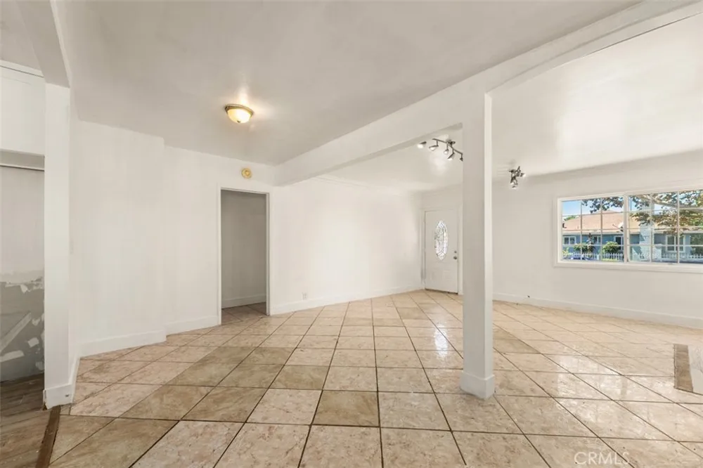 2101 S Sycamore Santa Ana, CA 92707