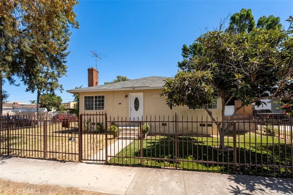 2101 S Sycamore Santa Ana, CA 92707