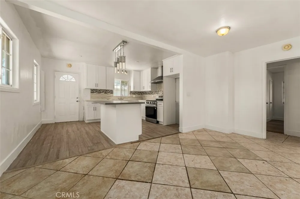 2101 S Sycamore Santa Ana, CA 92707