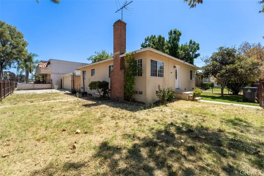 2101 S Sycamore Santa Ana, CA 92707