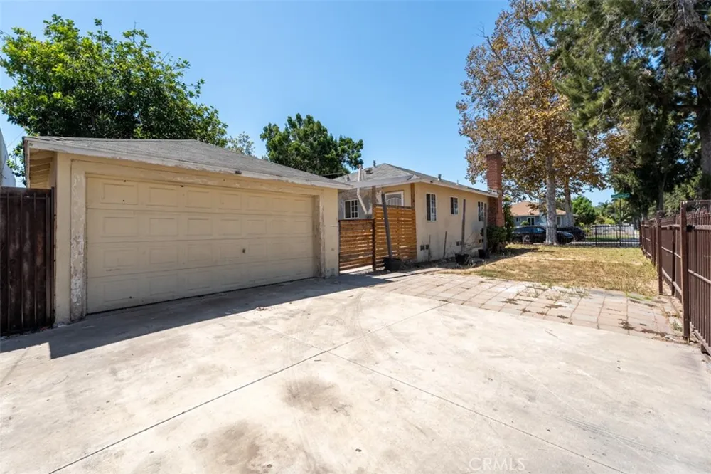 2101 S Sycamore Santa Ana, CA 92707