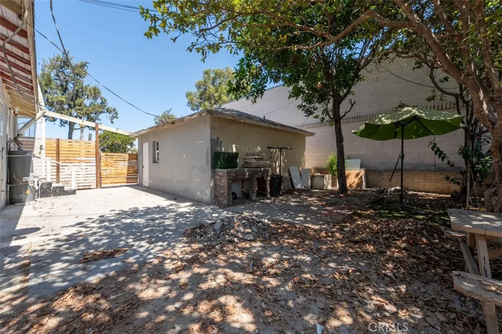 2101 S Sycamore Santa Ana, CA 92707