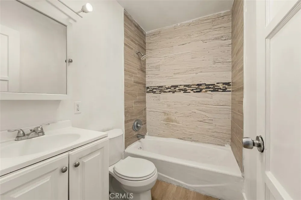 2101 S Sycamore Santa Ana, CA 92707