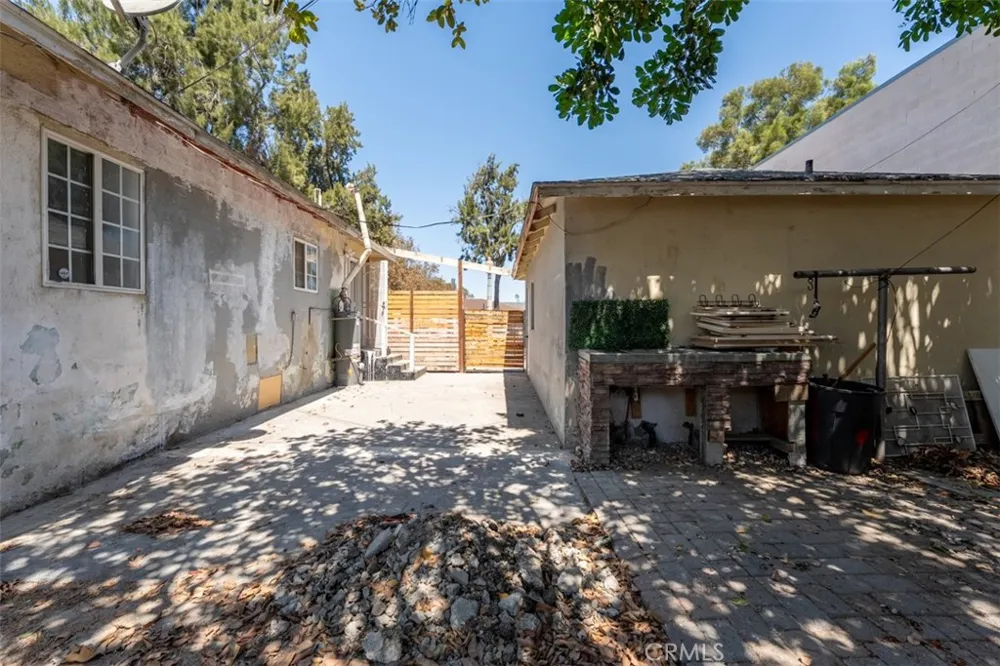 2101 S Sycamore Santa Ana, CA 92707