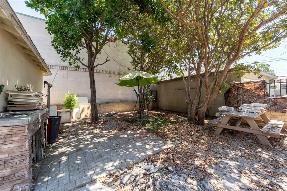 2101 S Sycamore Santa Ana, CA 92707