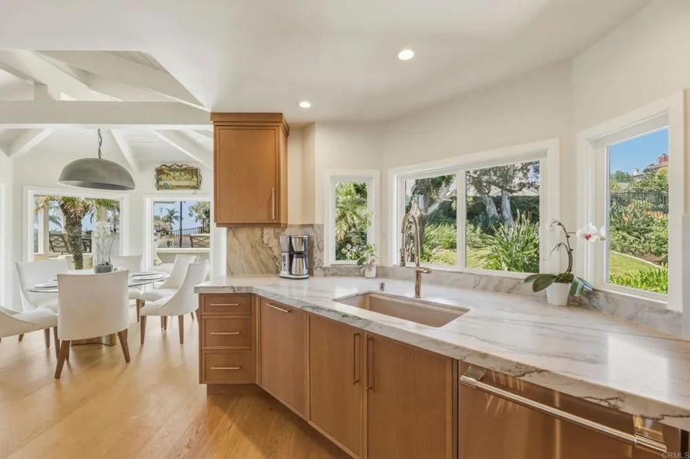 2140 Janis Way Carlsbad, CA 92008