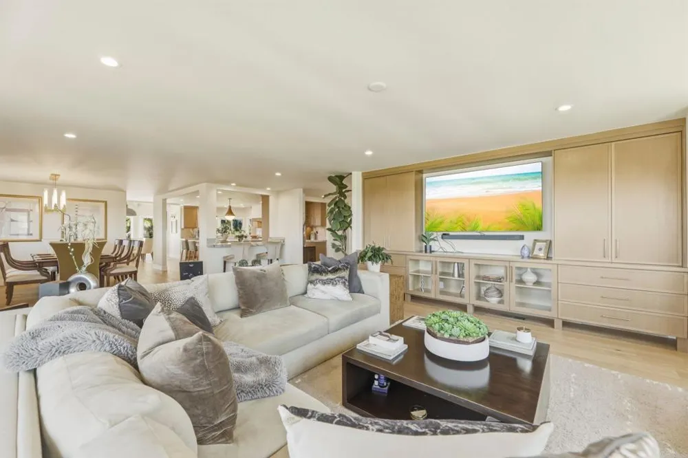 2140 Janis Way Carlsbad, CA 92008