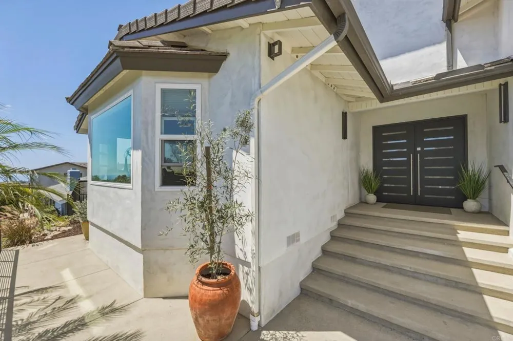2140 Janis Way Carlsbad, CA 92008