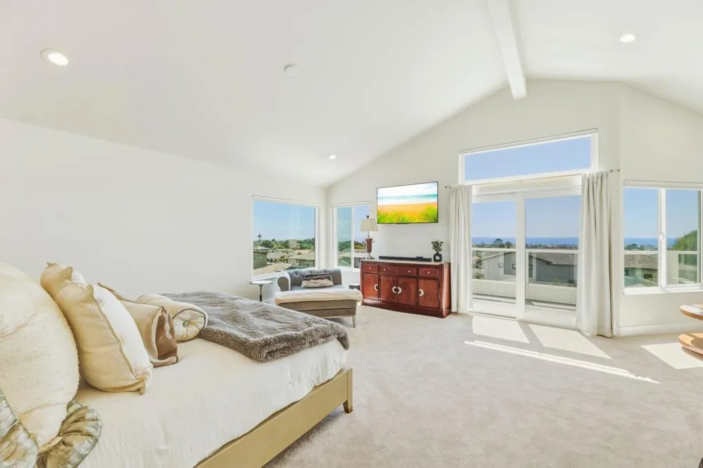 2140 Janis Way Carlsbad, CA 92008