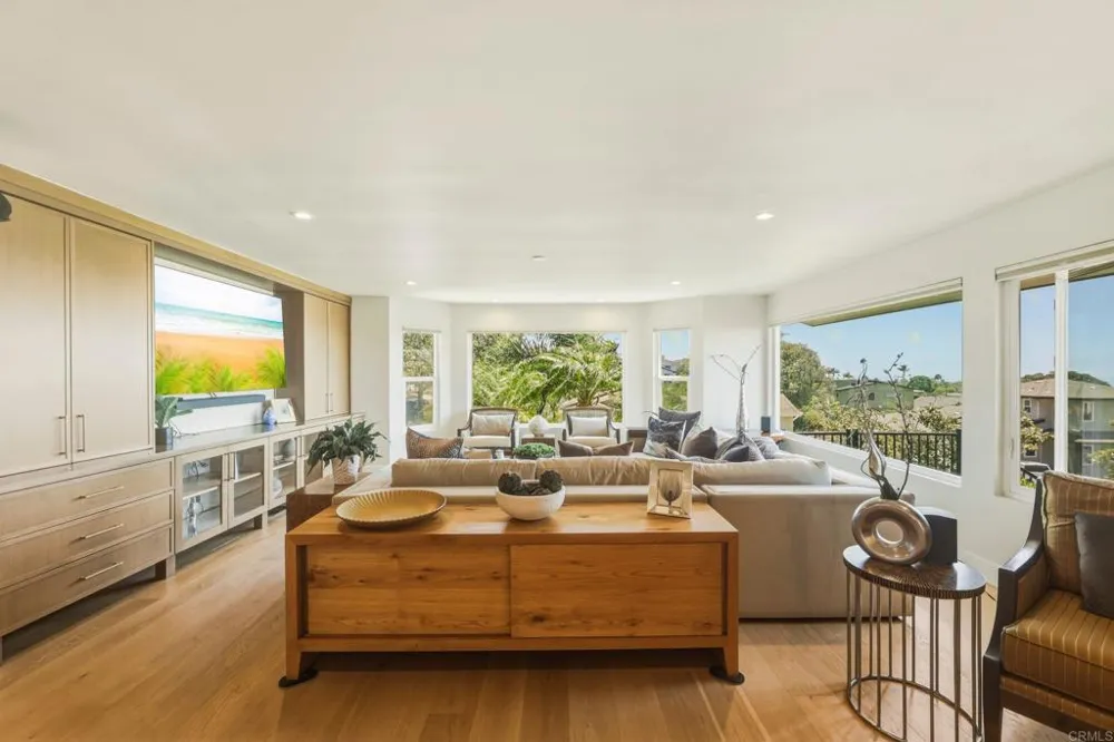 2140 Janis Way Carlsbad, CA 92008