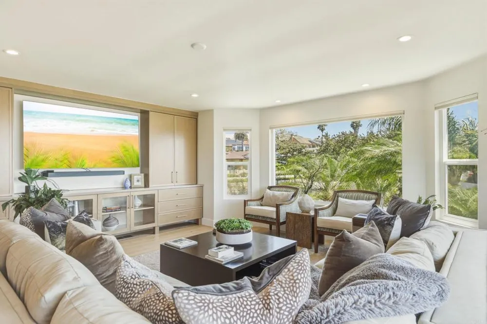 2140 Janis Way Carlsbad, CA 92008