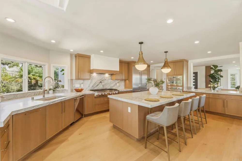 2140 Janis Way Carlsbad, CA 92008