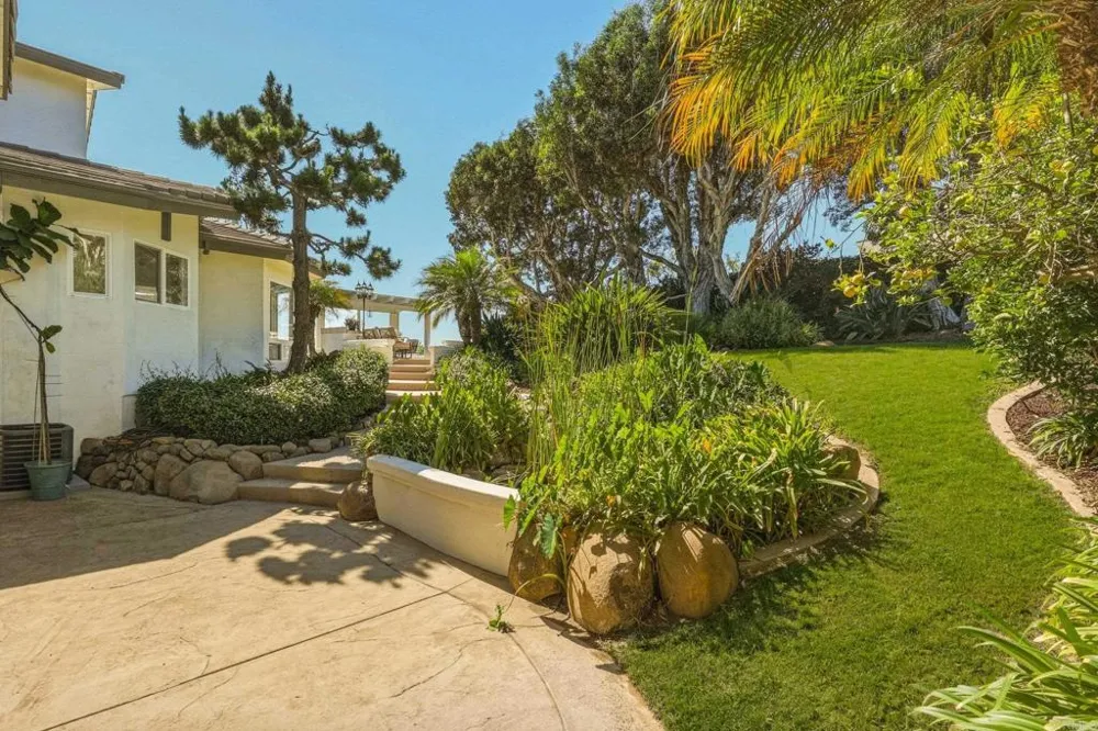 2140 Janis Way Carlsbad, CA 92008