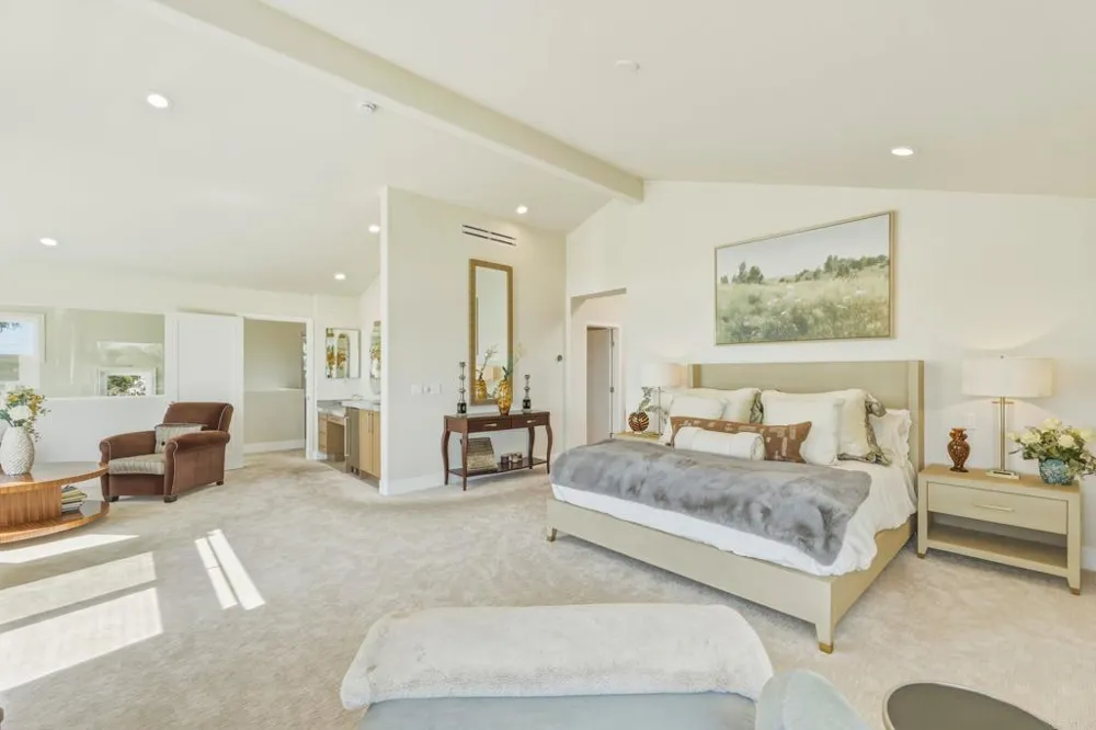 2140 Janis Way Carlsbad, CA 92008