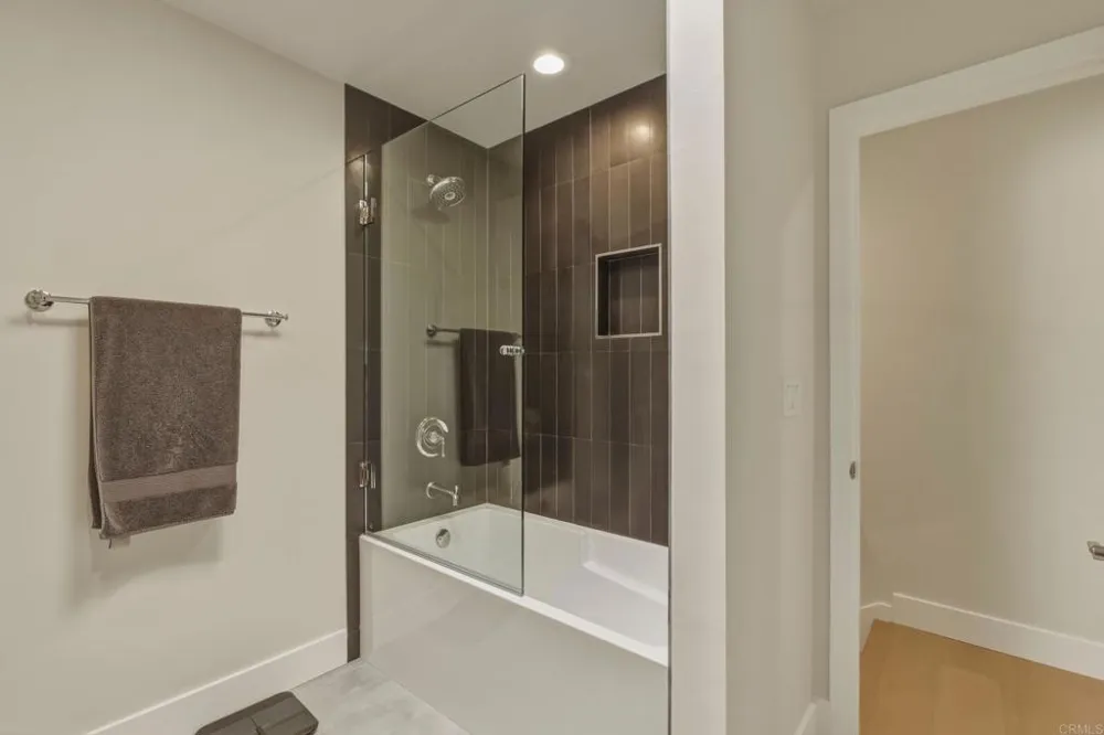 2140 Janis Way Carlsbad, CA 92008