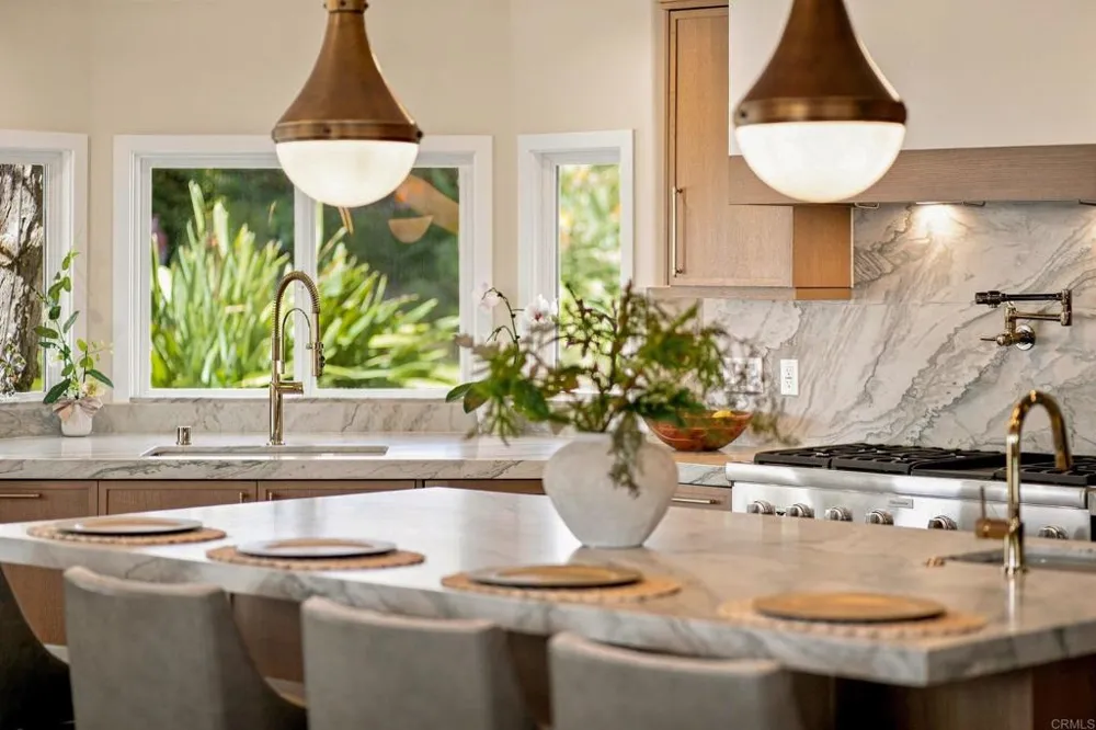 2140 Janis Way Carlsbad, CA 92008