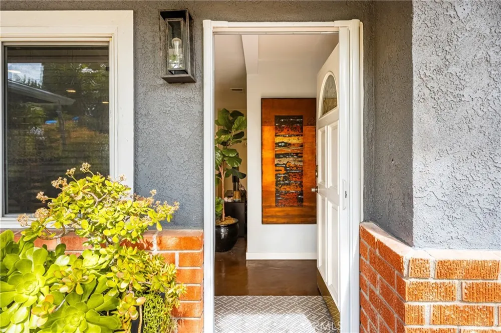 19301 Maynard Way North Tustin, CA 92705