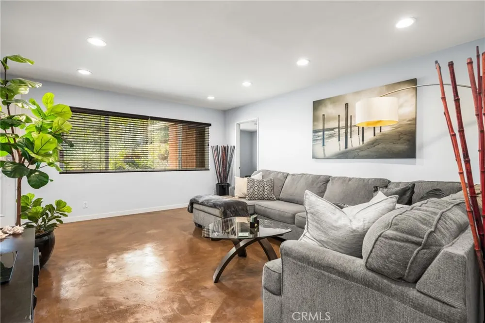 19301 Maynard Way North Tustin, CA 92705