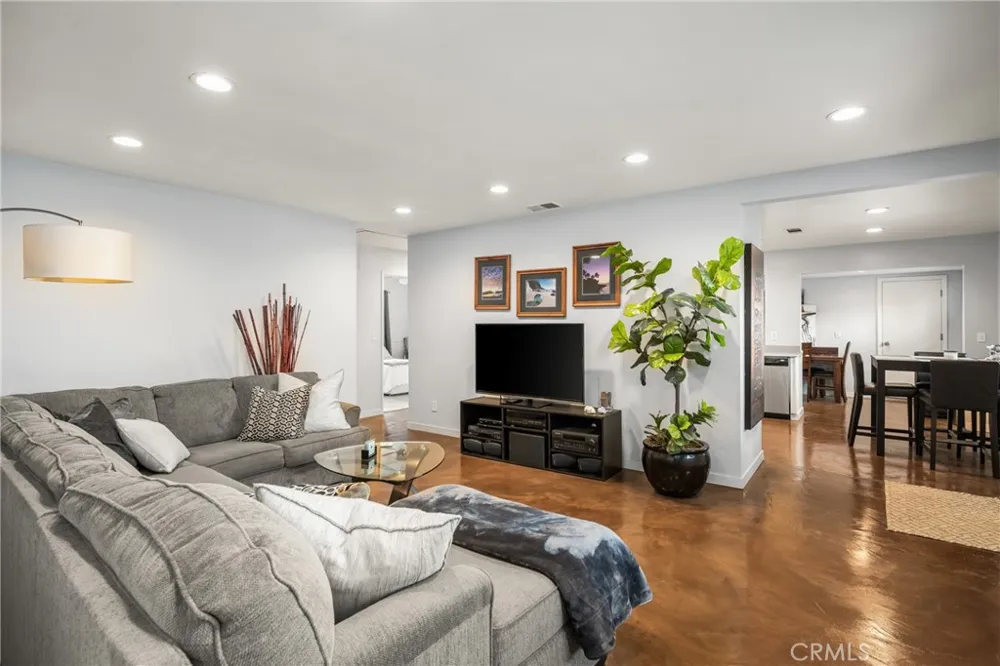 19301 Maynard Way North Tustin, CA 92705