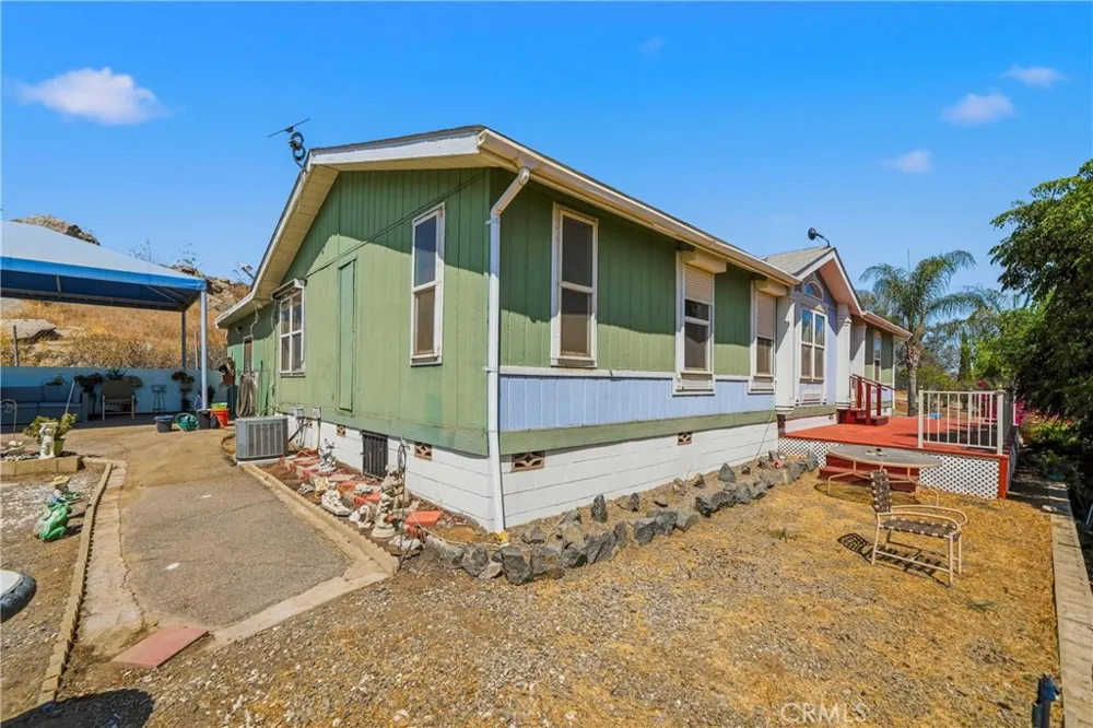 22201 Alviso Perris, CA 92570