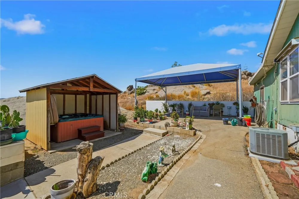 22201 Alviso Perris, CA 92570