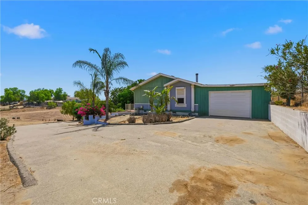22201 Alviso Perris, CA 92570