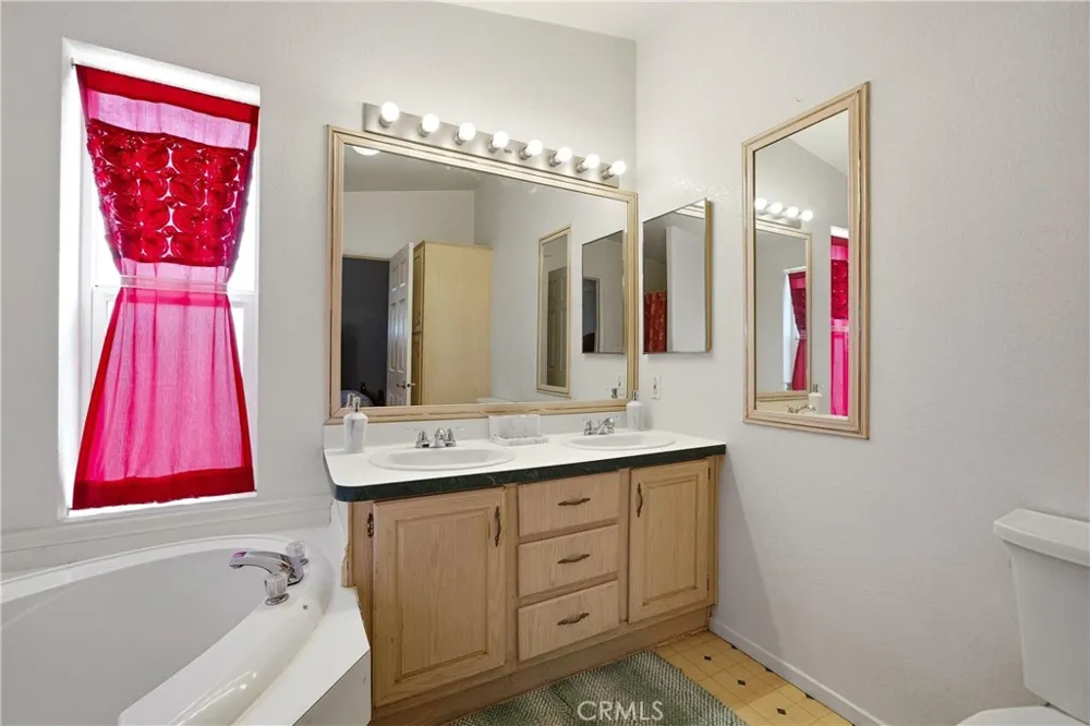 22201 Alviso Perris, CA 92570