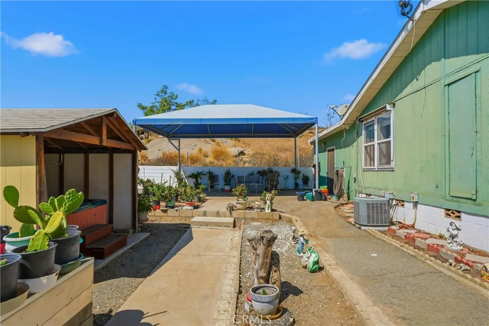 22201 Alviso Perris, CA 92570