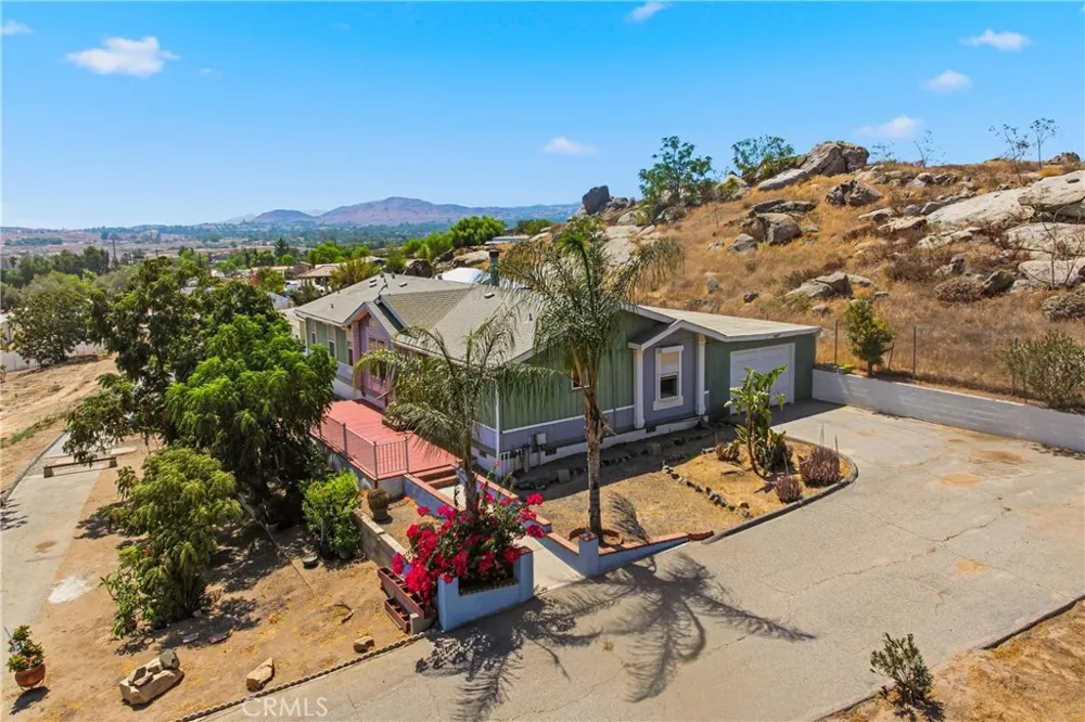 22201 Alviso Perris, CA 92570