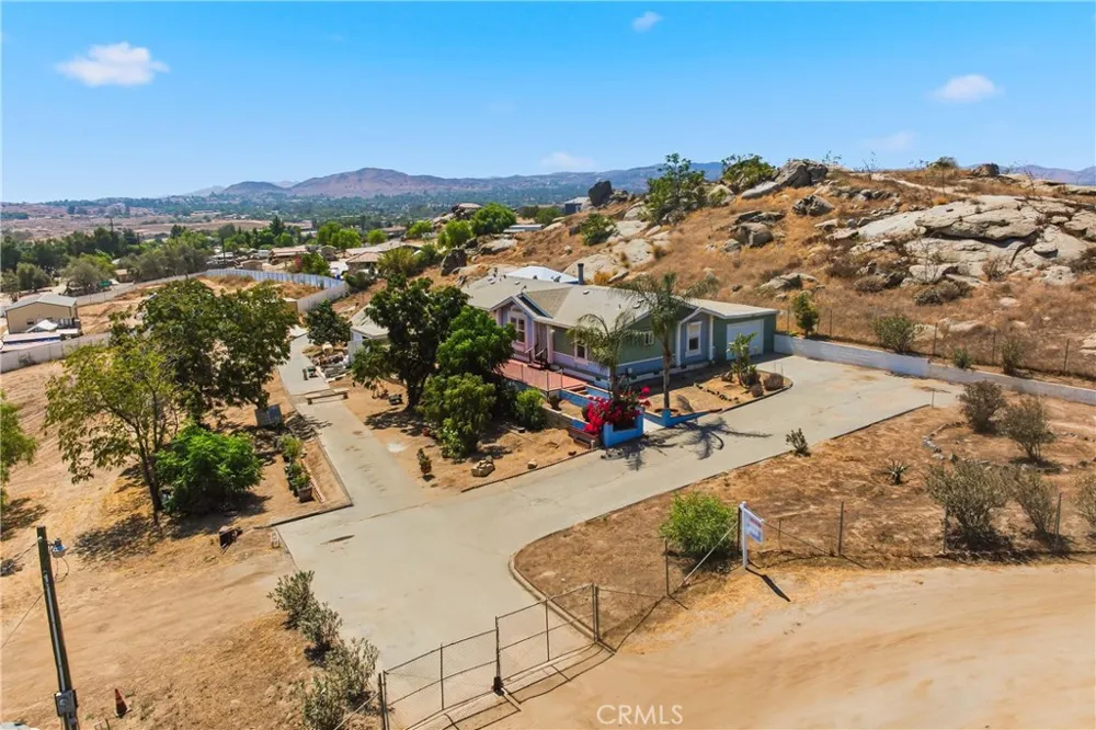 22201 Alviso Perris, CA 92570