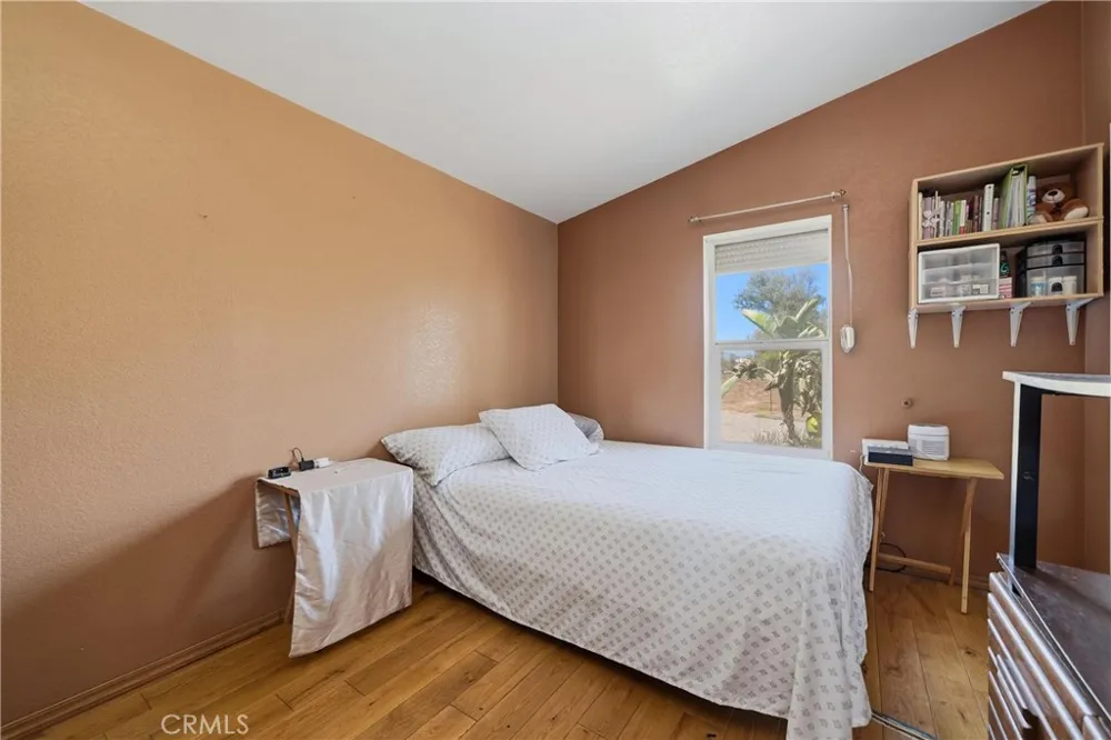 22201 Alviso Perris, CA 92570
